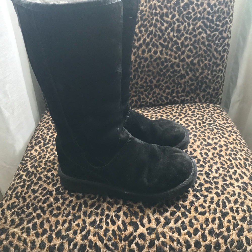 Uggs - Picture 2 of 5